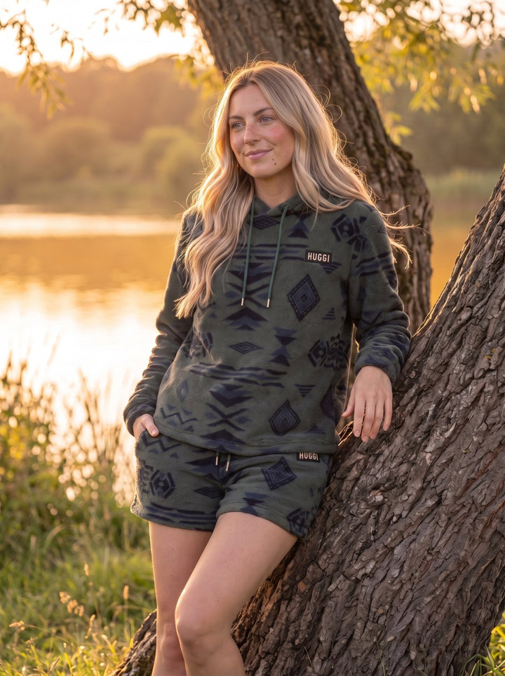 Woman in the Green &amp; Black Huggi Fleece Two-Piece Set leaning against a tree model: Emma is 5&